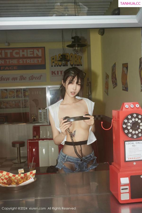 玥儿玥  [XiuRen]高清写真图 2024.07.05 No.8811 玥儿玥er 黑丝美腿第56张图片